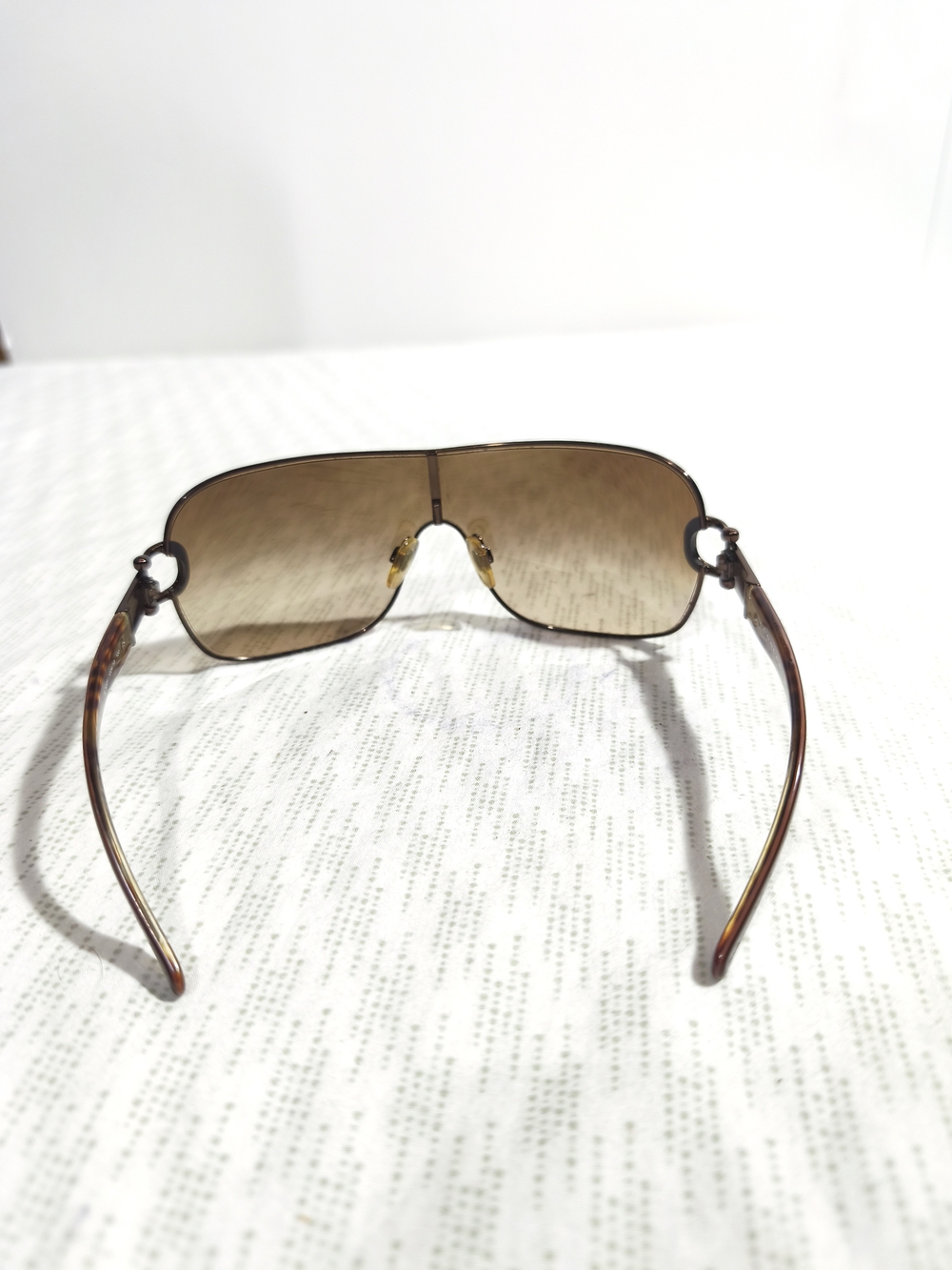 Burberry Vintage Brown Shield Sunglasses for Men - Gradient Brown Lenses - Picture 4 of 12